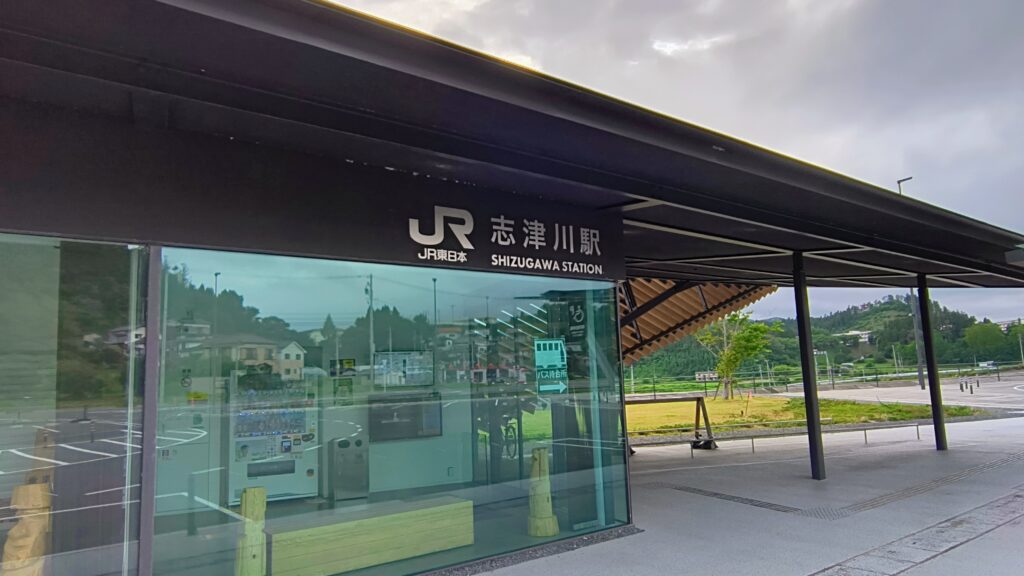 道の駅に隣接するJR志津川駅。こちらのトイレも24時間利用可能です。