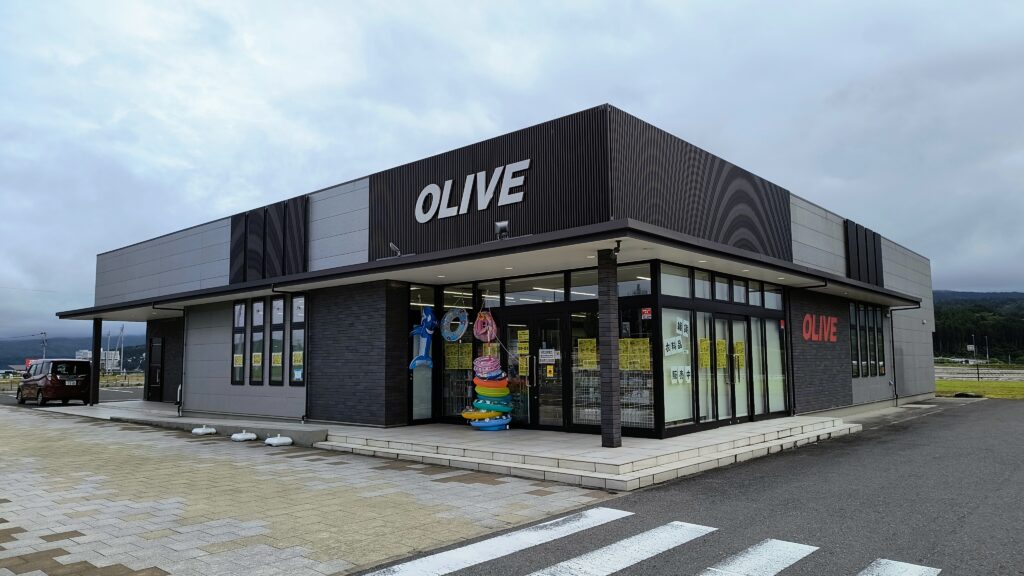 商店街の横、国道沿いには衣料品や雑貨などを販売している「OLIVE」というお店がありました。