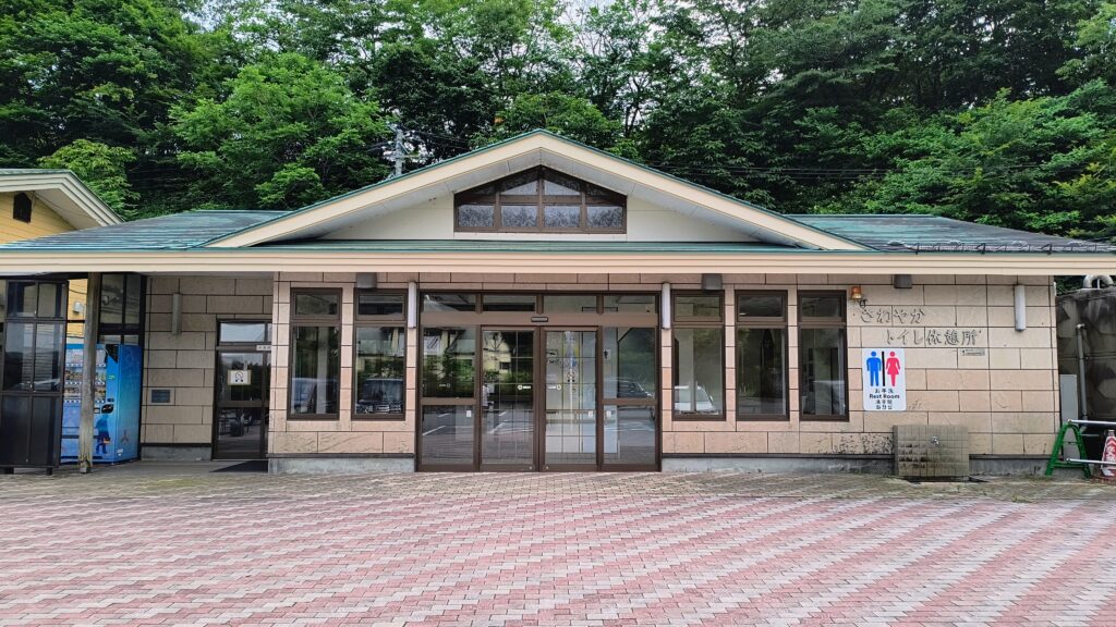 トイレ棟外観