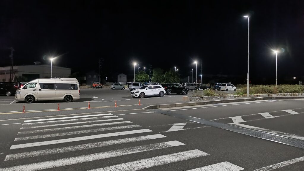 夜間の駐車場②
