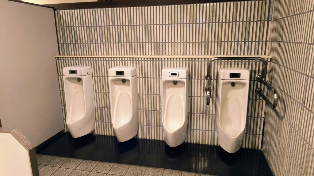 ホテル側トイレの男子トイレ小便器