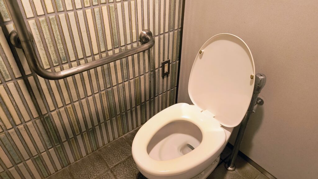 ホテル側トイレはウォシュレットなし