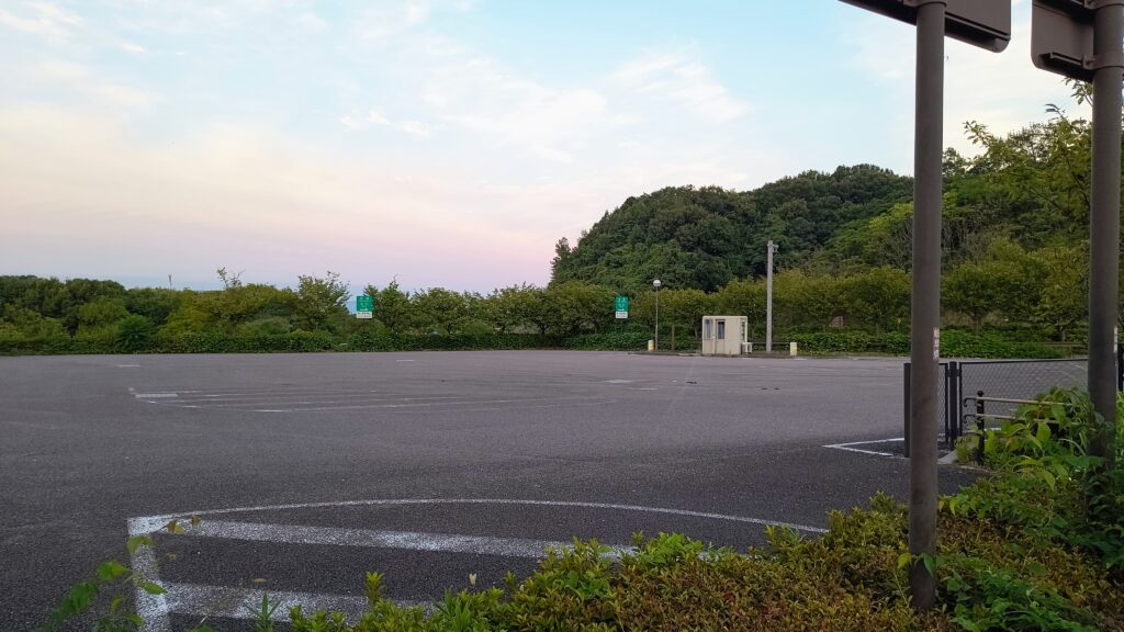こちらも高速道路のパーキング。空いてました。