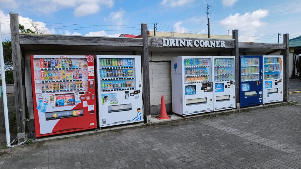 自動販売機横にはゴミ箱なし
