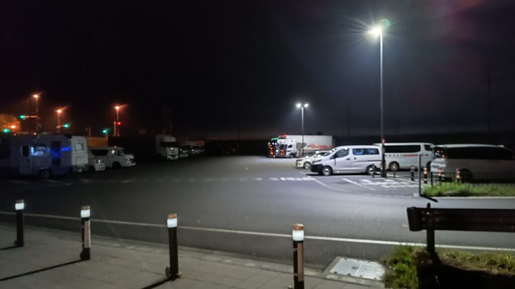 夜の駐車場の様子