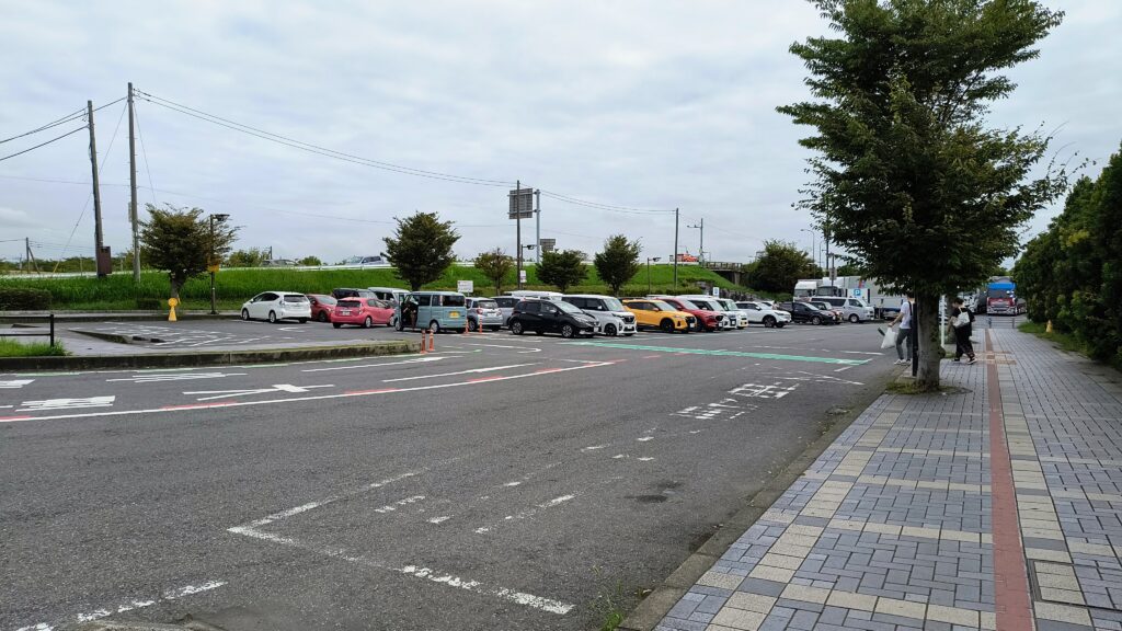 日中の第1駐車場。平日午後14時でも混んでます。
