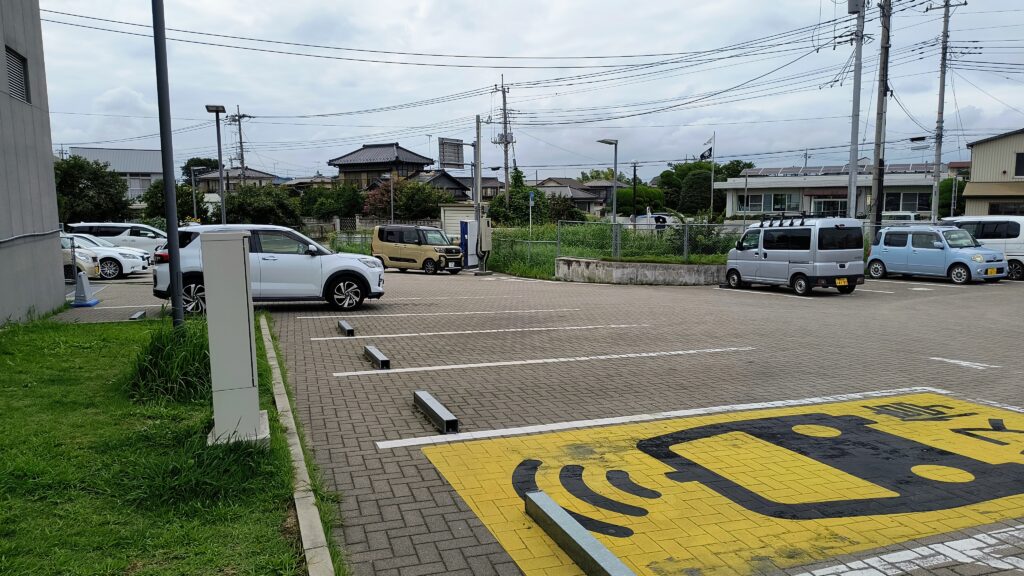 レストラン側駐車場。
