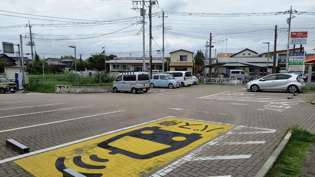 レストラン側駐車場の様子。