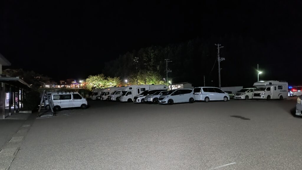 夜間の第1駐車場(トイレ前)